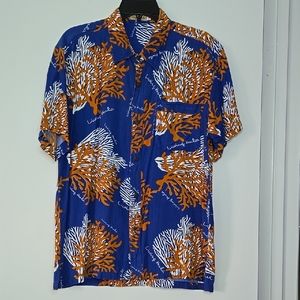 Living Hula Blue with Orange and White Coral Design Men's Button-up Shirt Size M